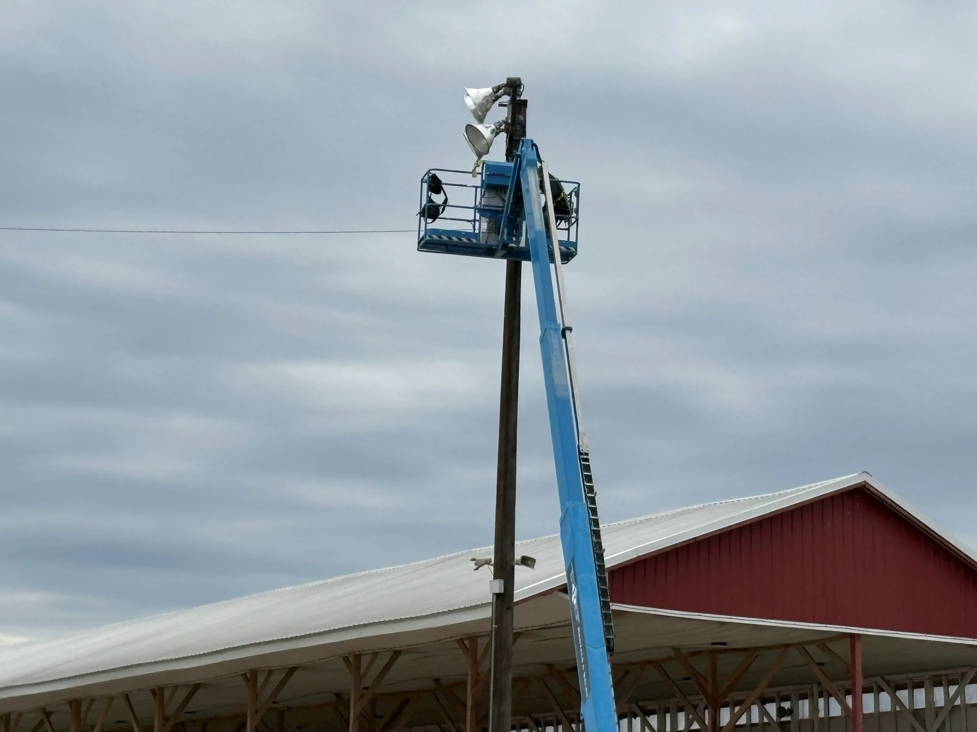 Boom lift outdoor floodlight repair at commercial agricultural building in Ontario, OR by Campbell Electric
