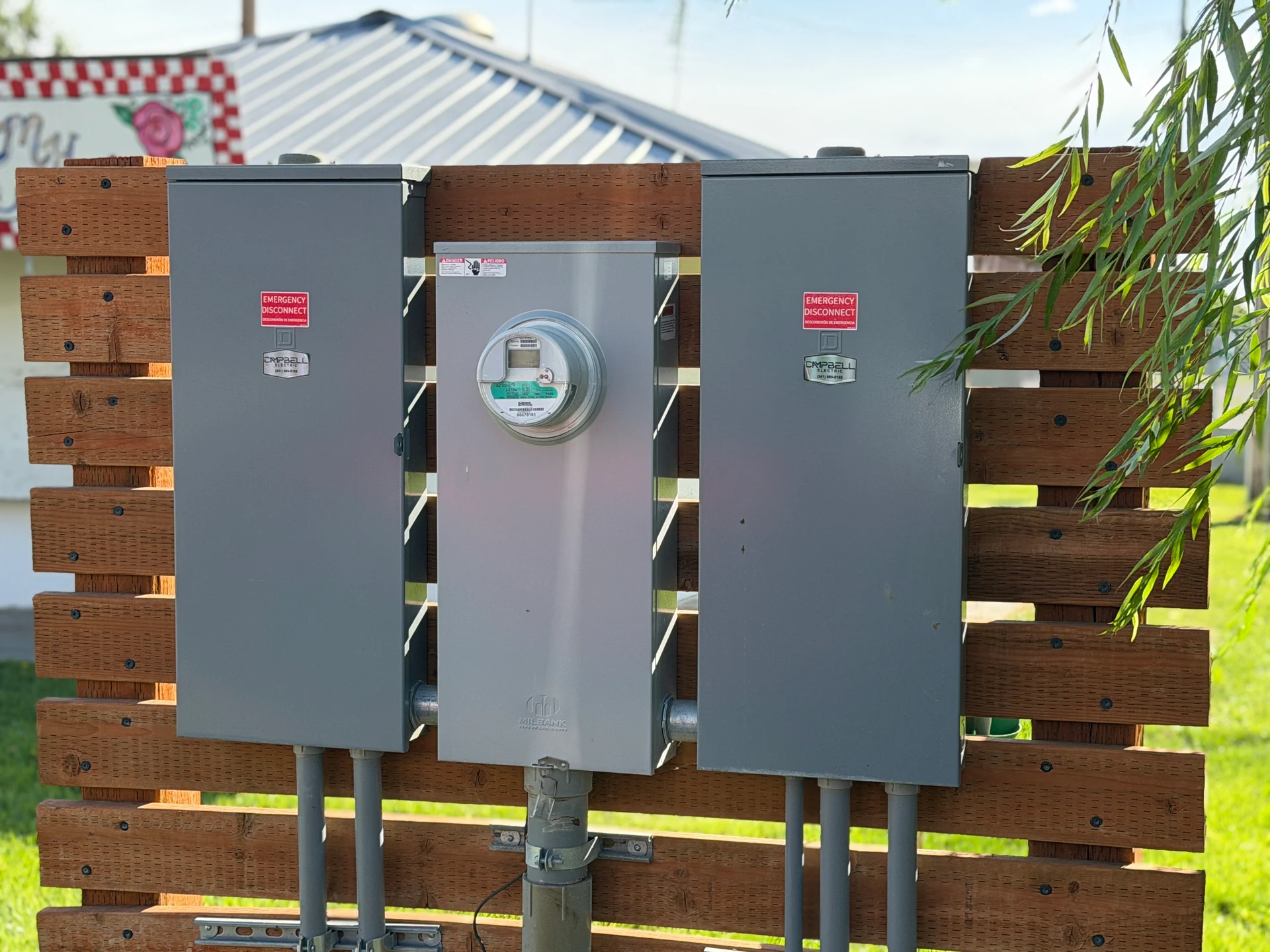 Campbell Electric branded electrical meter and emergency disconnect installation in Ontario, OR