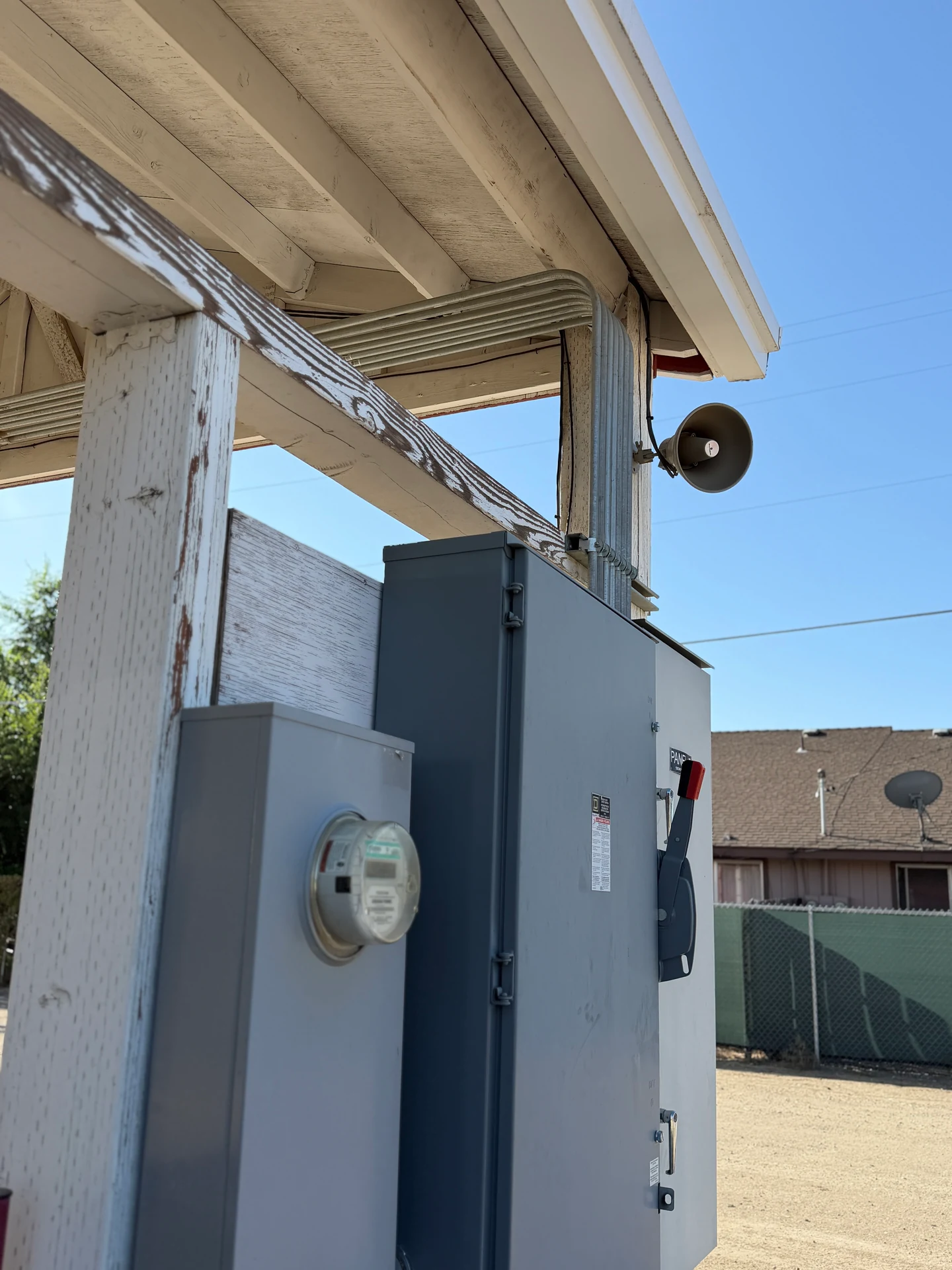 Commercial service entrance meter and disconnect with conduit in Ontario, OR by Campbell Electric